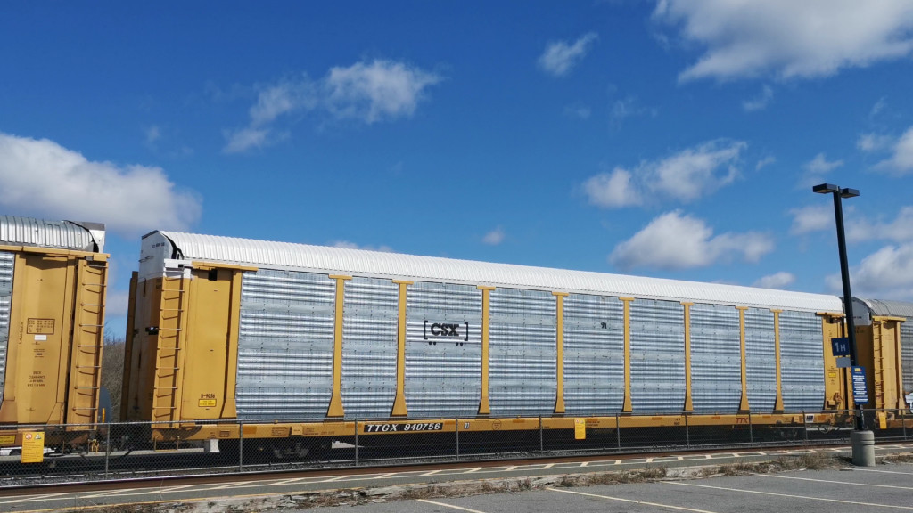 CSX B9056 (Body) TTGX 940756 (Flat)